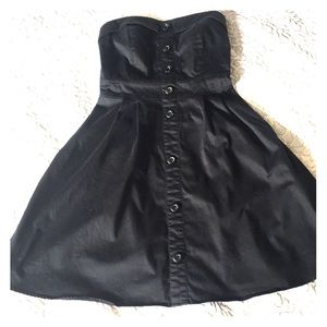 Button detail strapless dress